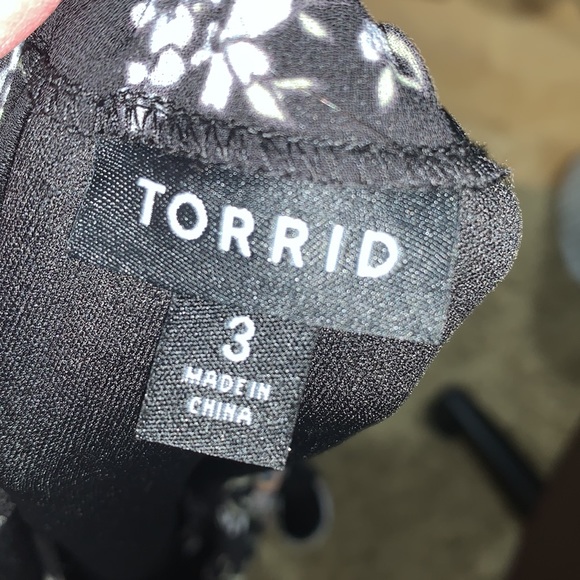 EUC Torrid size 3 black floral sleeveless dress - Picture 5 of 6
